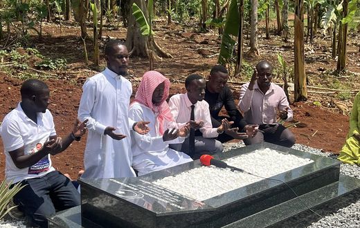Alex Luswa Luwemba praying at the grave of Muhammad Ssegirimya