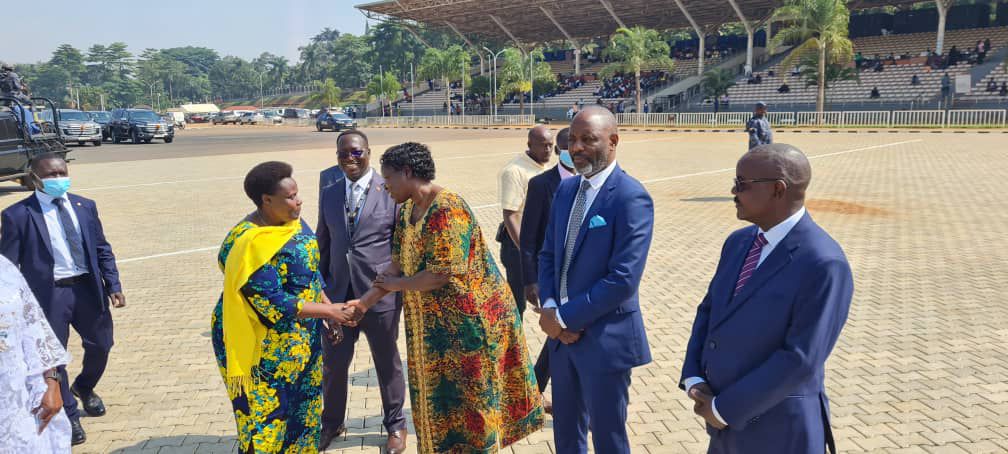 Government handed over a fleet of new vehicles to the nation's gazetted cultural leaders. 