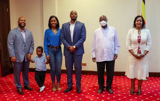President Yoweri Museveni with the Tooro royal family