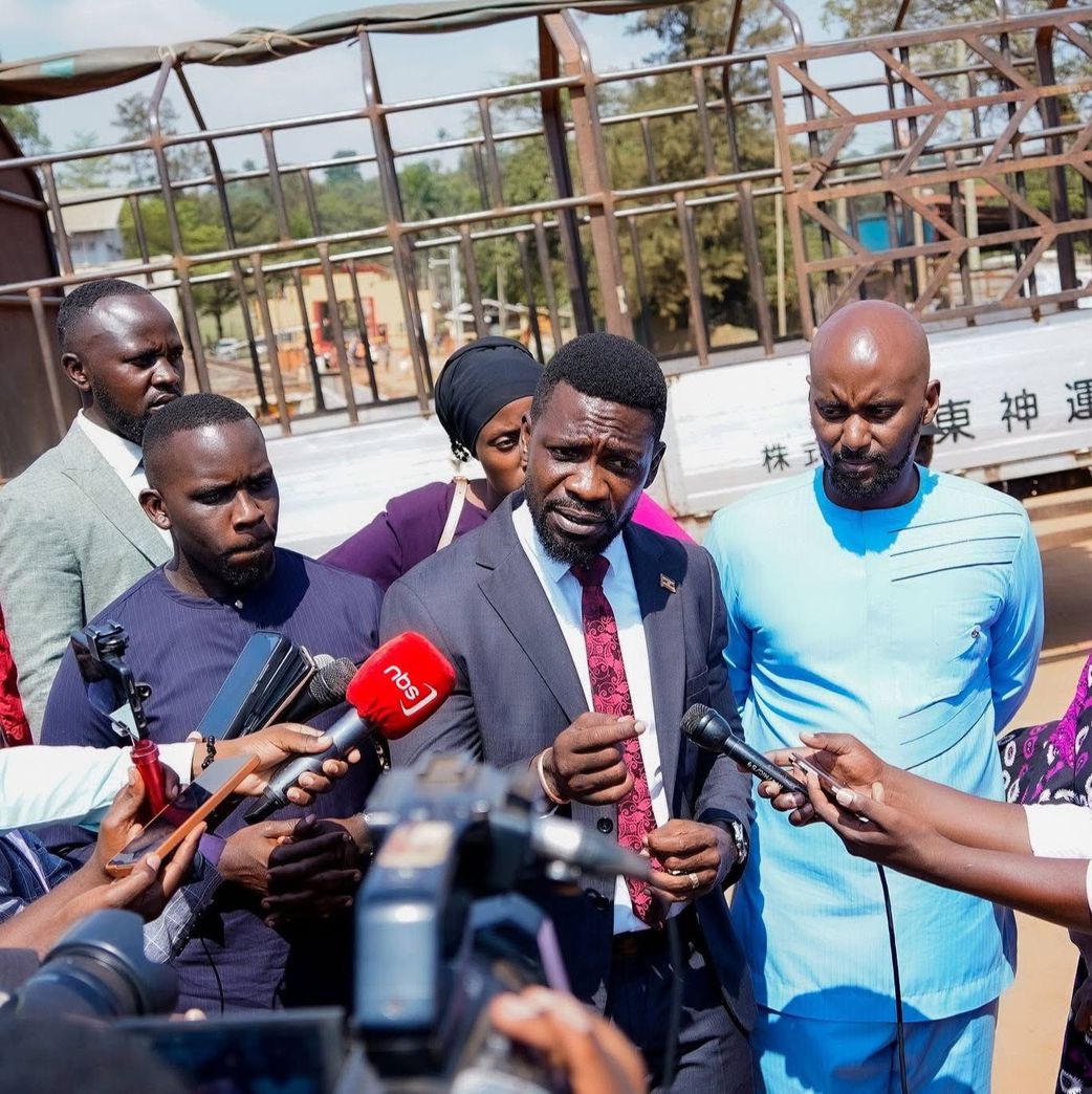 Bobi Wine addressing the press at Luzira Prison