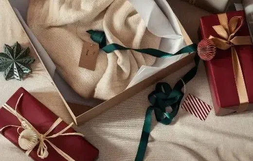 The festive season is all about spreading joy, and there’s no better way to show your friend you care than with a thoughtful gift that brings comfort and warmth.