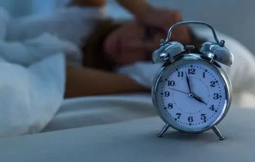 Struggling to fall asleep can be an incredibly frustrating experience.