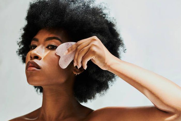 How to use a gua shua stone [iStock]