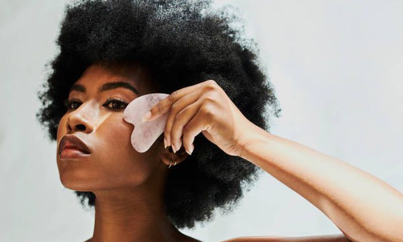 How to use a gua shua stone [iStock]