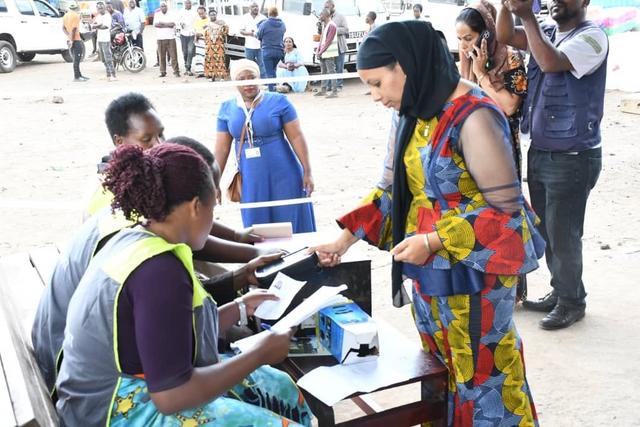 NUP candidate Zubedi Sultan Salim casting her vote in Kisoro (Courtesy: Daily Monitor)