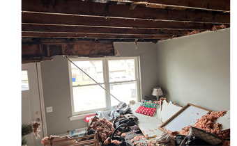 Signs the ceiling of your house is going to collapse [reddit]
