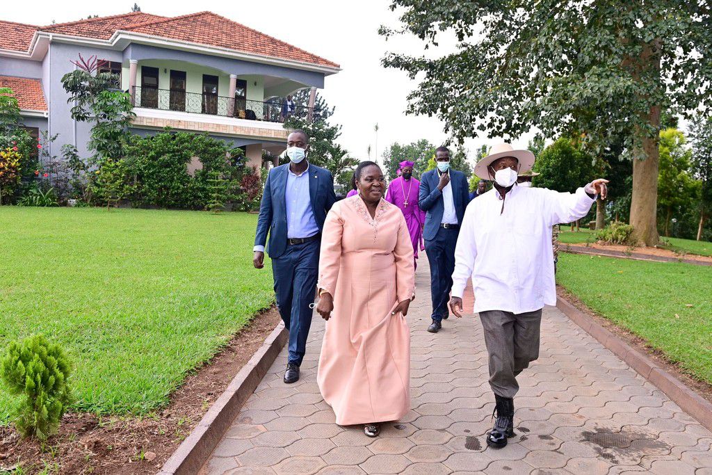 President Museveni arrives at Hon Ruth Nankabirwa's home