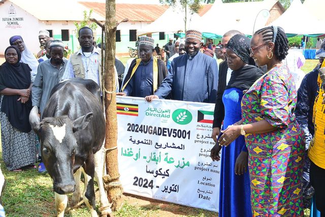 5 families recieved a cow each at the event