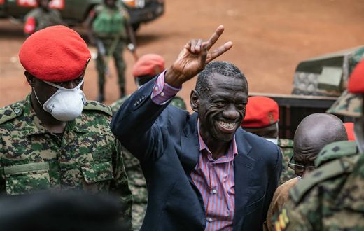 Dr Kizza Besigye at the army court