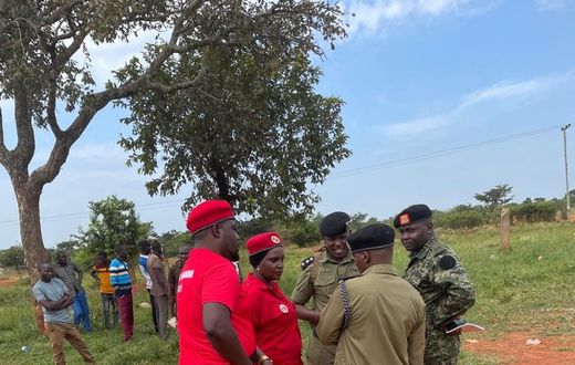 NUP supporters (in red) conferring with Uganda Police.