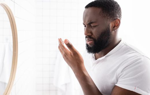 How to politely tell someone they have bad breath [VistaCreate]