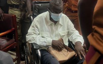 Dr Kizza Besigye arrived at the Nakawa Court in a wheelchair