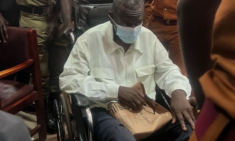 Dr Kizza Besigye arrived at the Nakawa Court in a wheelchair
