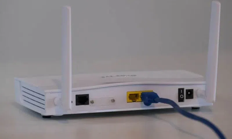 The UCC's findings detail several contentious practices employed by these unlicensed Wi-Fi hotspot providers. 