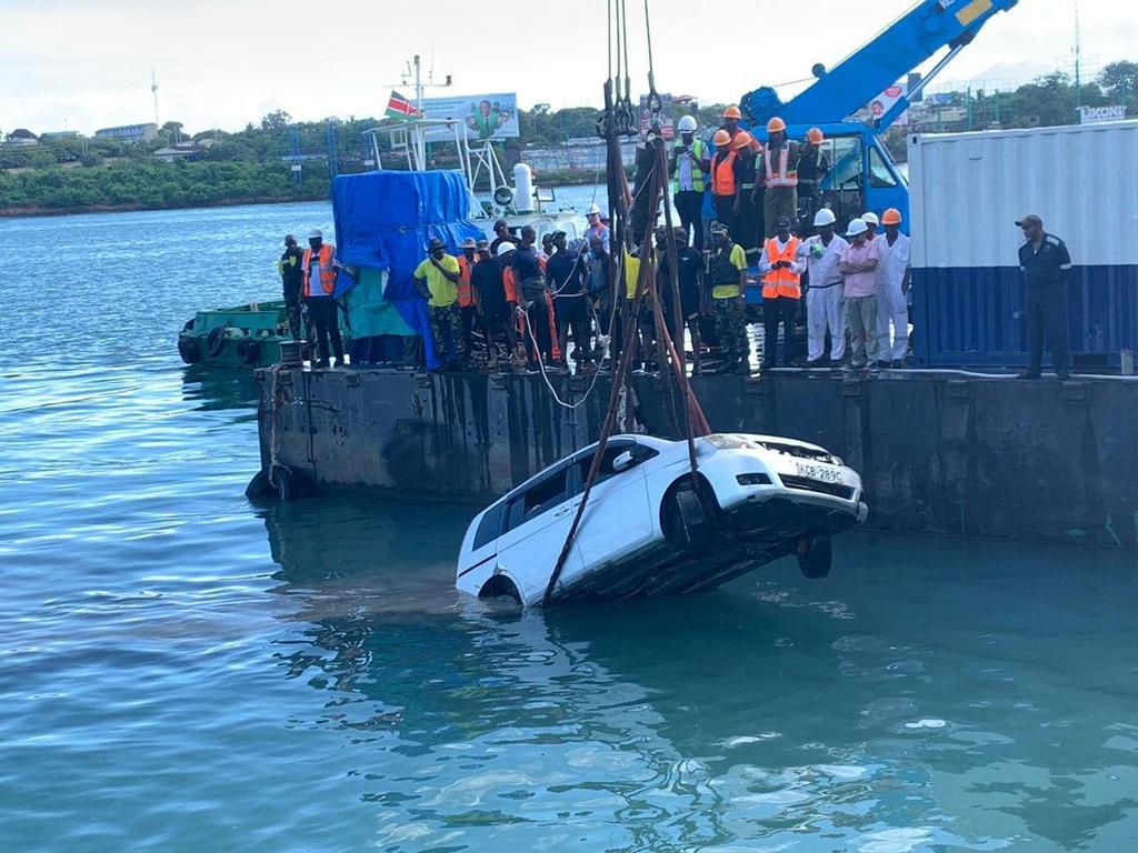 Vehicle that plunged into Indian Ocean