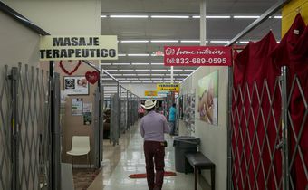 ICE Plan Unfolds, With Late Switch From Wide Sweep to Targeted Raids