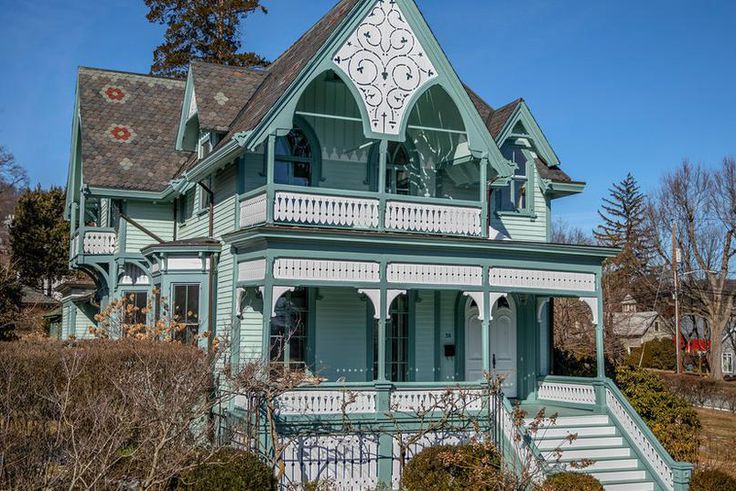 A creative suburb thrives on the hudson's left bank