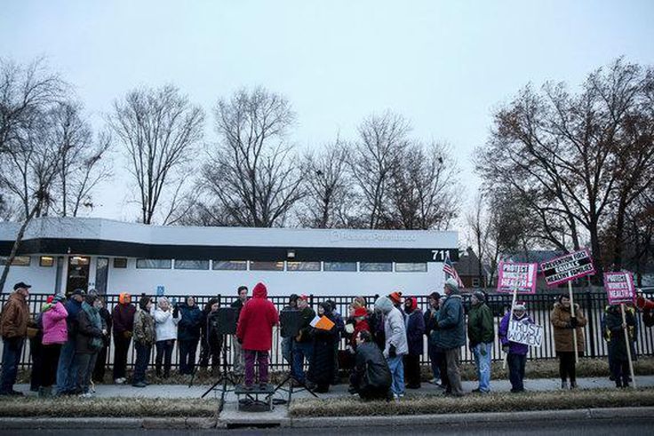 FBI investigates suspicious fire at planned parenthood clinic in Missouri