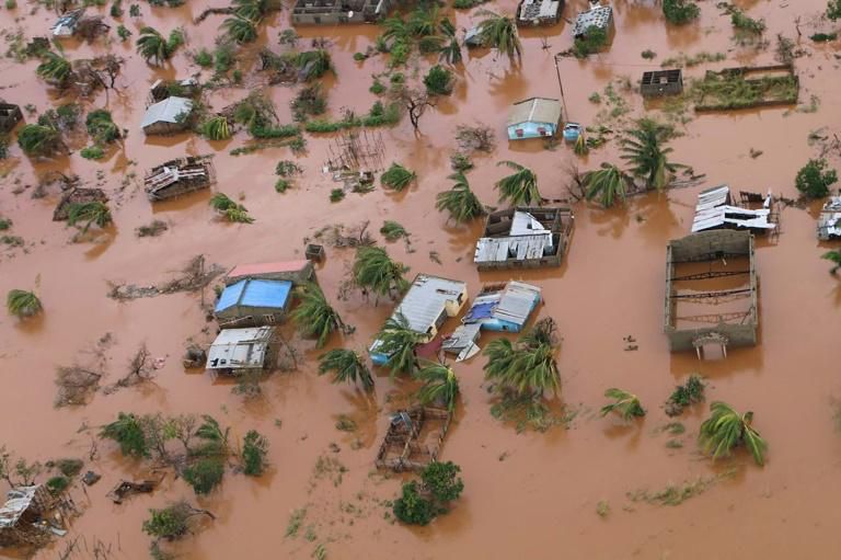 Around 2,000 people have been rescued from Buzi, a town which aid agencies feared had been wipped out by the floods in Mozambique