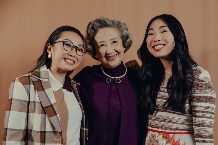 Best Supporting Grandma? For 'The Farewell,' an Oscar Campaign Begins