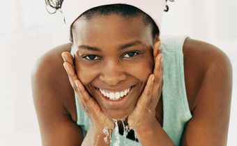 woman-washing-face(Hype Hair)
