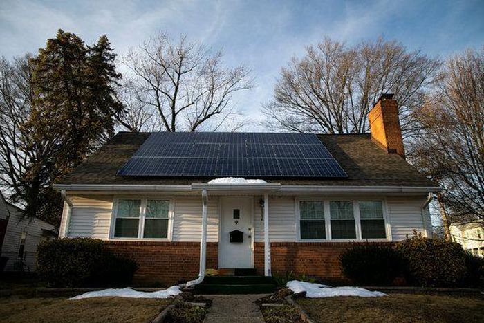 Filings say officer planned terror attacks at his desk