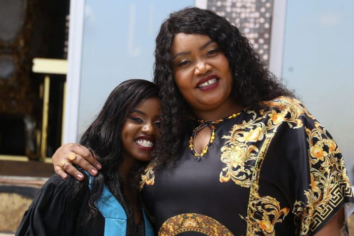 Janetta and Mum during graduation (Instagram)