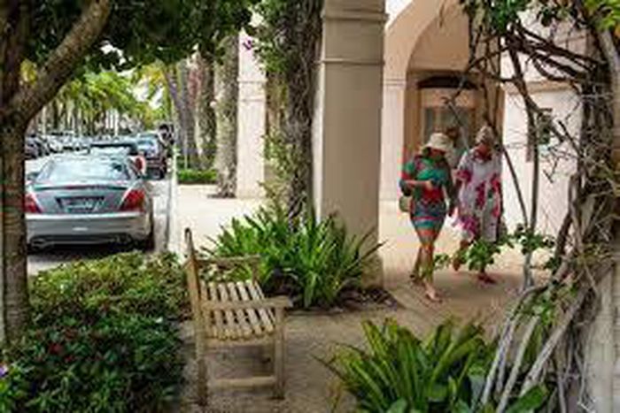 Kraft's prostitution charges return a wary palm beach to the tabloids