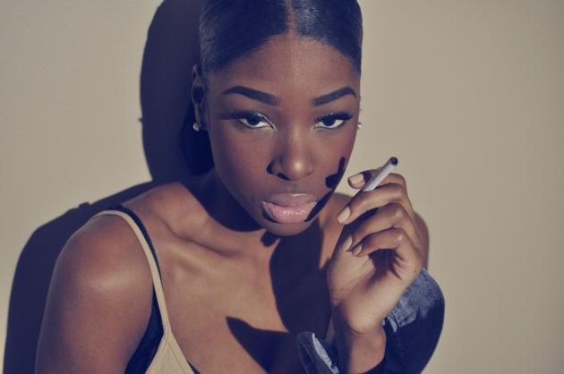 Woman smoking(Bauce Mag)