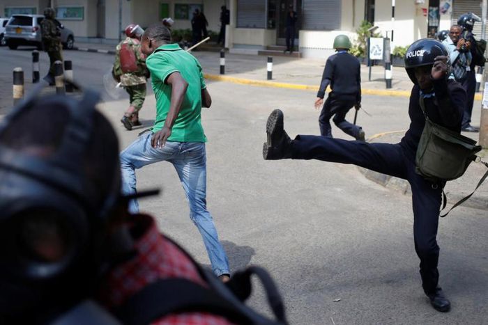File image of protesters engaging the police in running battles. Students from Kabete Technical Training Institute stormed St Josephs ACK church and engaged the police in running battles