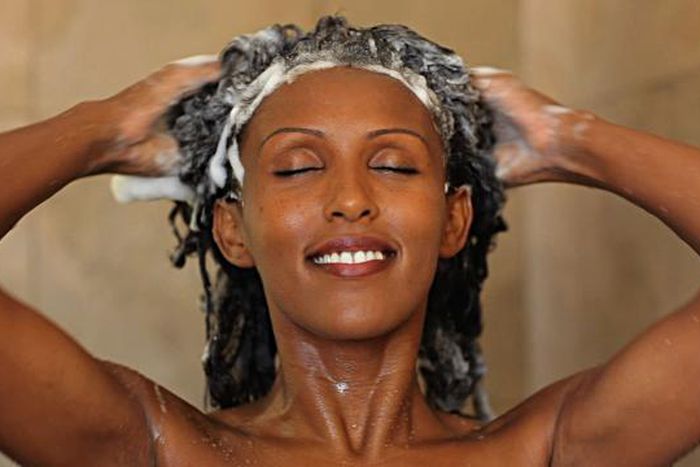 Washing hair(Bronze Magazine)