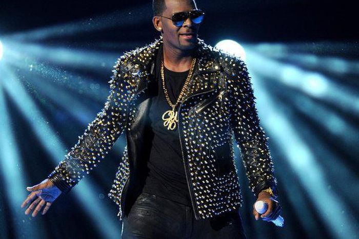 New R. Kelly sex video turned over to authorities, lawyer says