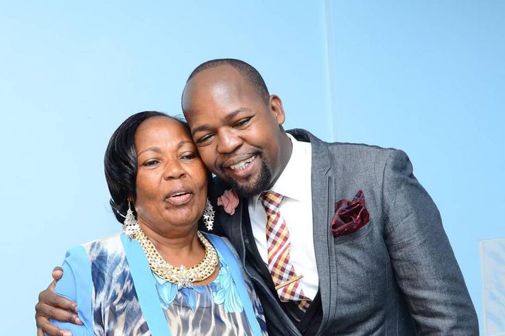 Mwakideui with his mum (Instagram)