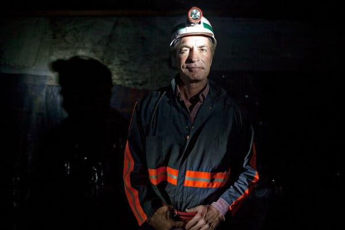 Coal mining entrepreneur is killed in helicopter crash, reports say