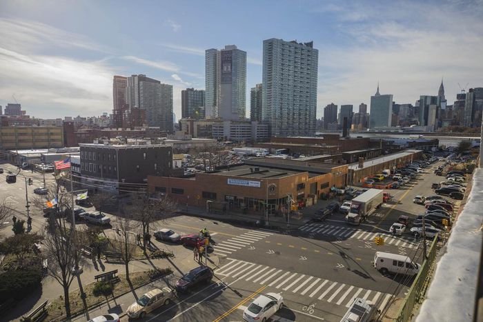 Cuomo Is Said to Still Woo Amazon, Promising Personal Support