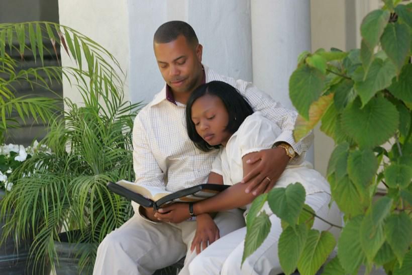 Couple reading Bible(Air Freshener)