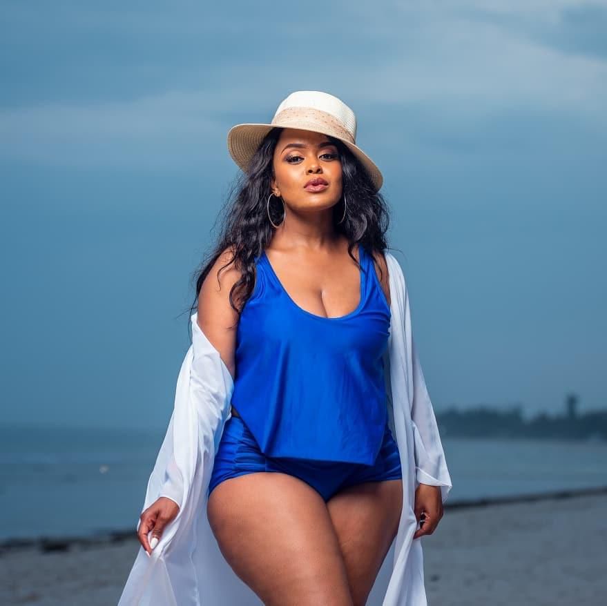 How Avril is unwinding at the Coast (Photos)