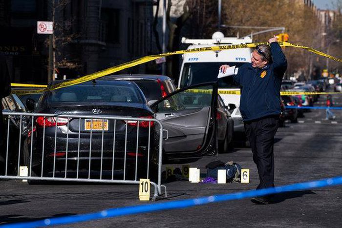 Pinned between cars, officer shoots a driver near Bronx court, police say