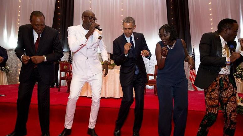 File Image of President Uhuru Kenyatta, Barack Obama and Auma Obama and Sauti Sol at State House