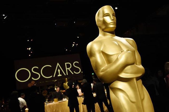 Inside the scramble to make the Oscars shorter