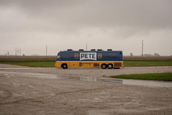 Flush With Cash, Pete Buttigieg Bets His Campaign on a Breakthrough in Iowa