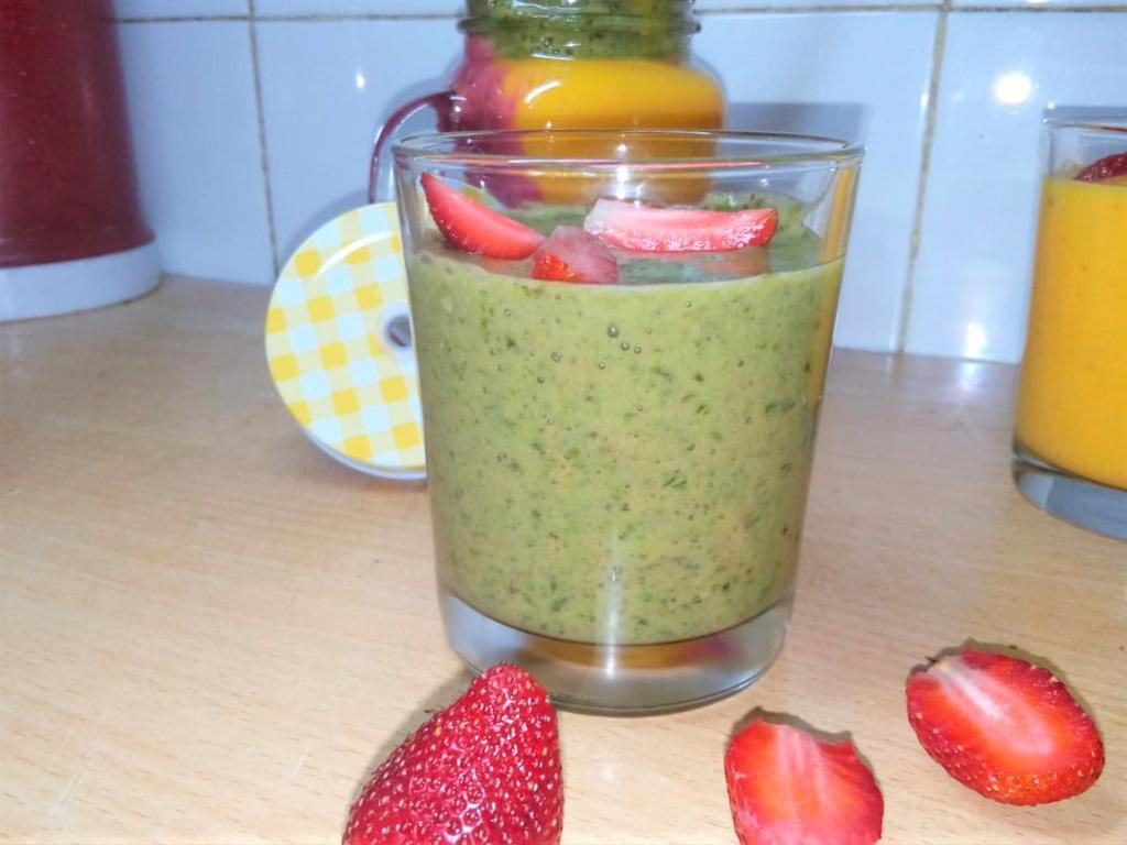 #RecipeWithAPulseliveTwist: 3-in-1 mango, strawberry, green breakfast smoothie