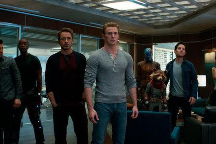 'Avengers' muscles out competition to maintain box office lead