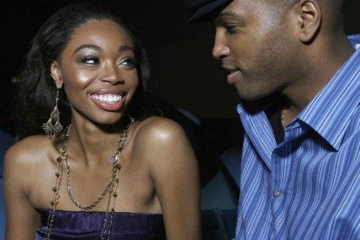 ___9022762___2018___10___25___12___black-couple-flirting