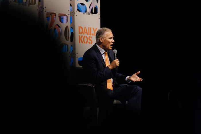 Low in Cash and Polls, 2020 Democrats Get Creative With Accounting