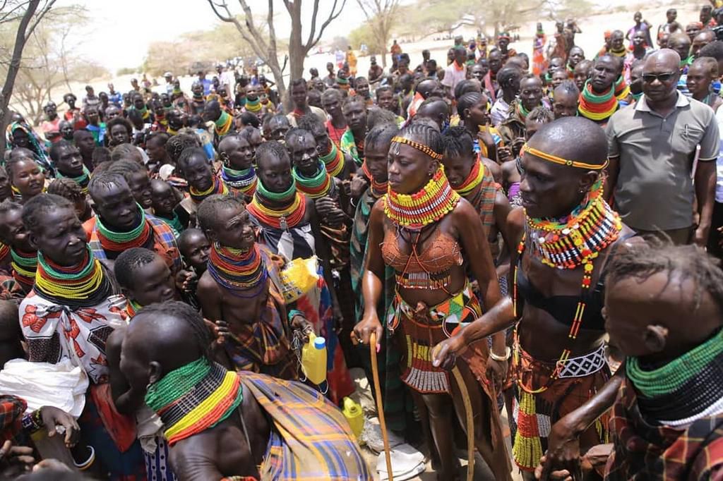 Photos of Akothee in Turkana helping drought victims
