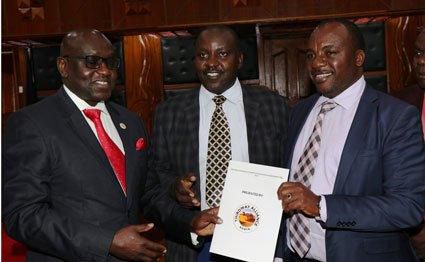 Dr Ekuru Aukot presenting Punguza Mzigo bill at the Nakuru County Assembly
