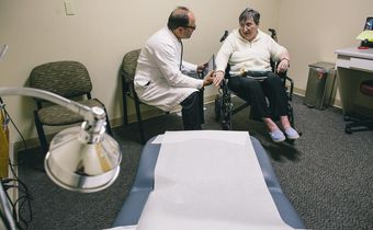 Health Officials Urge Caution in Reducing Opioids for Pain Patients