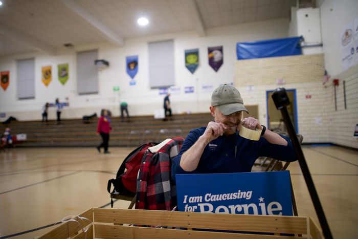 Precinct Leaders Struggle With an App to Tally Votes