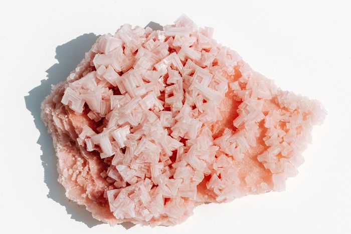 What Draws Hundreds to This Lake Bed? Spellbinding Crystals